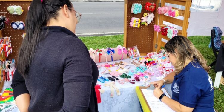 Settedc realiza cadastro de expositores na Feira de Artesanato