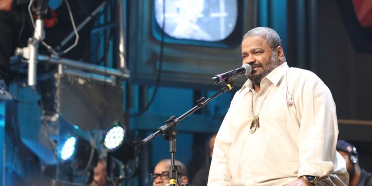 Arlindo Cruz, cantor, compositor e multi-instrumentista, morre no Rio