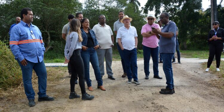 Prefeito José Ronaldo visita obras de revitalização da lagoa do Parque da Cidade