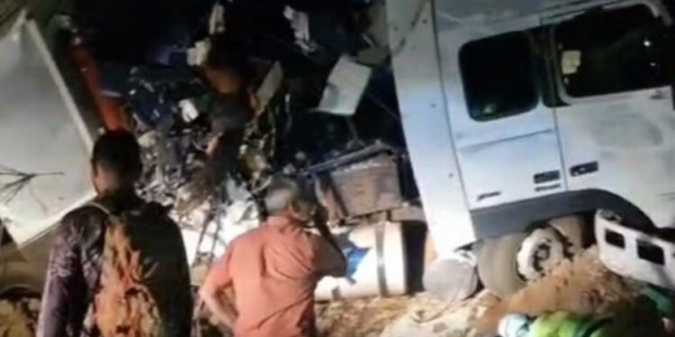 Batida entre ônibus e carreta deixa 11 mortos na BR-163