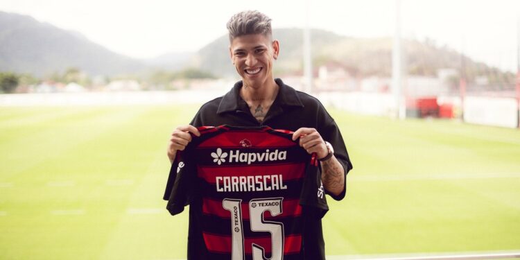 Flamengo anuncia a contratação de Carrascal