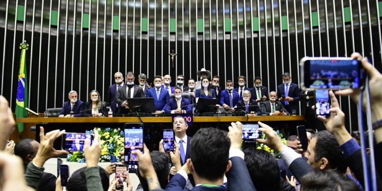 Motim na Câmara: corregedoria recebe pedido de punições contra deputados e tem 48 horas para se manifestar