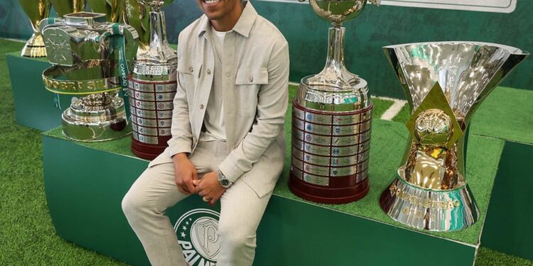 Marcos Rocha chora e discursa em despedida do Palmeiras