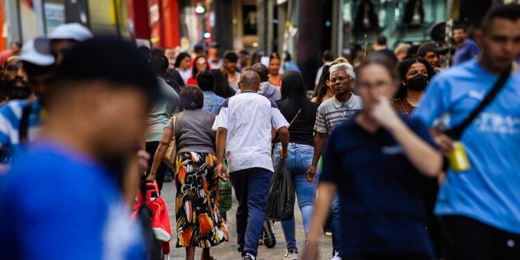 Brasil tem 213,4 milhões de habitantes, diz IBGE