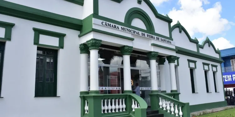 Mudança na verba de vereadores leva a ajuste no orçamento da Câmara de Feira