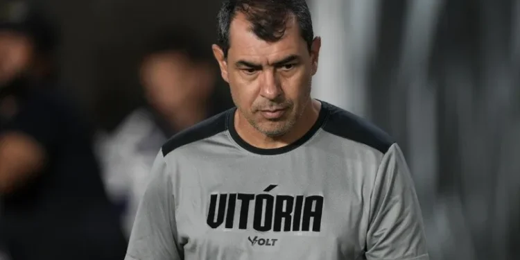 Vitória anuncia a demissão de Fábio Carille após goleada para o Flamengo