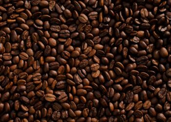 Preço do café tem 1ª queda na inflação oficial desde dezembro de 2023, aponta IBGE