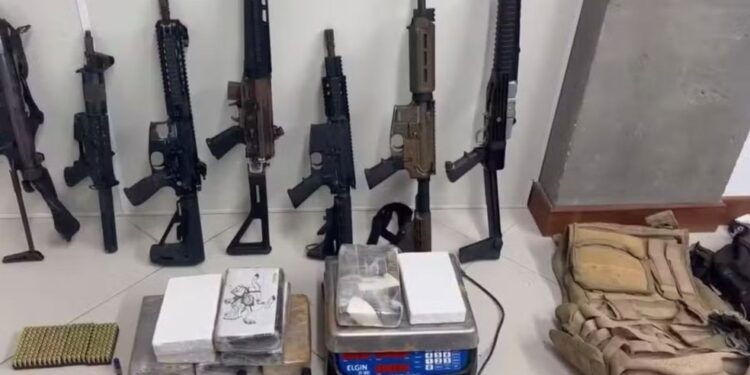Esquema de desvio de armas envolvendo policiais da Bahia terminou com morte de inocente, aponta investigação