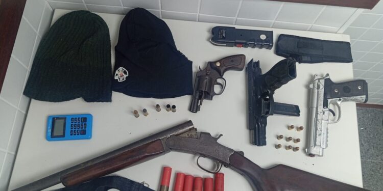 Três homens morrem e policial militar é baleado após confronto no interior da Bahia
