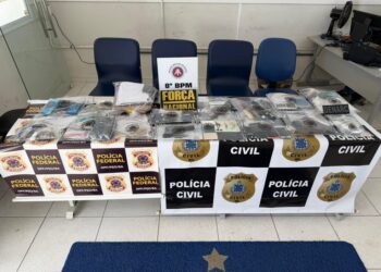 Quatro pessoas são presas e duas morrem em operação contra grupo criminoso no extremo sul da Bahia