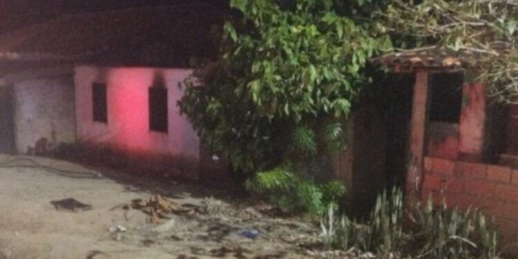 Mãe e três filhas morrem após casa pegar fogo no sul da Bahia