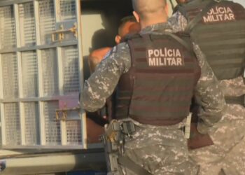 Quatro homens são presos e dois morrem em confronto durante operação contra facção criminosa na Bahia