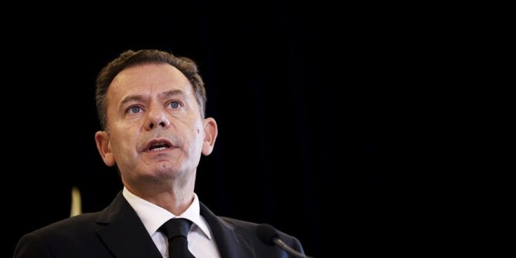 Número de mortos em acidente com bonde de Lisboa é corrigido para 16; dois brasileiros ficaram feridos