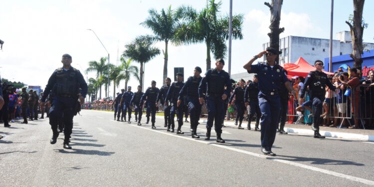 Feirenses comemoram 203 anos da Independência do Brasil com desfile na Presidente Dutra