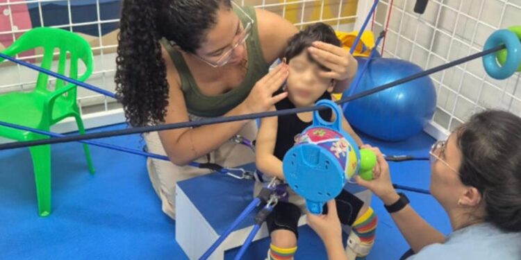 Equipe de fisioterapia do Hospital da Mulher recebe treinamento em Reabilitação Neurofuncional