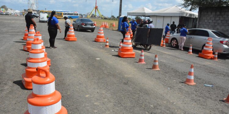 Expofeira 2025: Motoristas e motociclistas por aplicativo terão adesivo para garantir faixa exclusiva de acesso