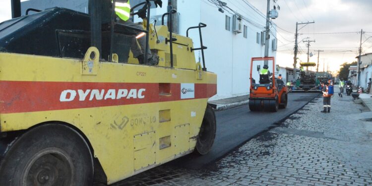 Começa pavimentação de quatro ruas na Cidade Nova e mais uma no Parque Ipê