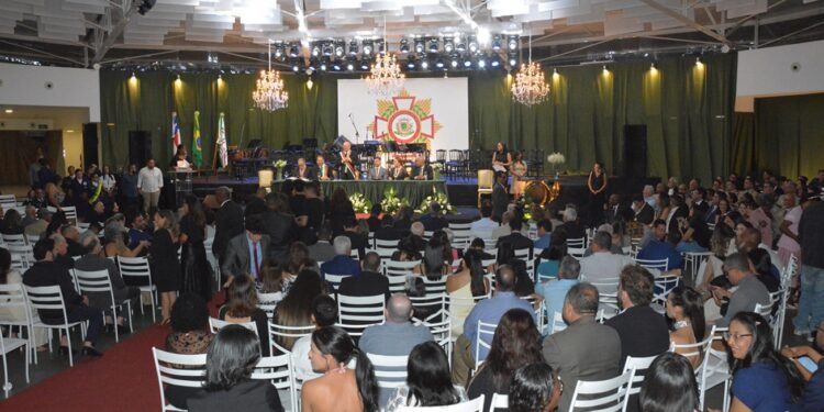 Novos integrantes recebem medalhas da Ordem Municipal do Mérito