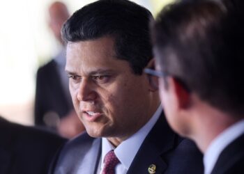 Alcolumbre cita o regimento e arquiva a PEC da Blindagem, derrotada por unanimidade da CCJ