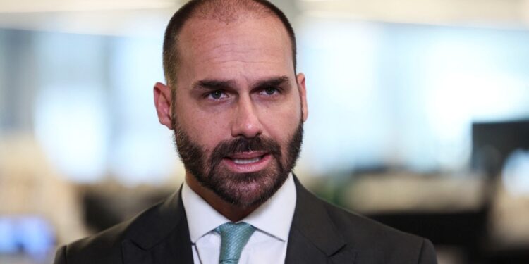 Motta barra Eduardo Bolsonaro como líder da minoria e abre caminho para cassação por faltas