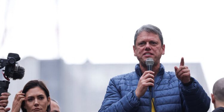 Tarcísio pede anistia para Bolsonaro na Paulista e diz que ‘ninguém aguenta mais a tirania de Moraes