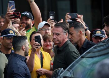 Bolsonaro deixa prisão domiciliar para realizar procedimentos médicos em Brasília