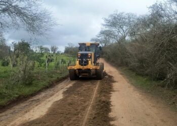 Prefeitura intensifica manutenção de estradas de acesso aos oito distritos feirenses