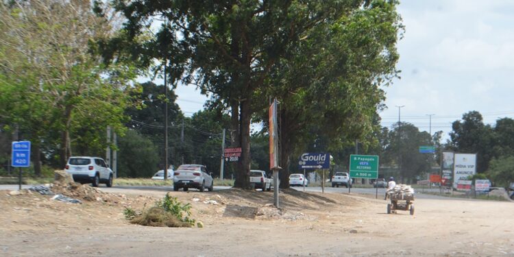 Prefeitura intensifica fiscalização contra descarte irregular de lixo na Avenida Transnordestina