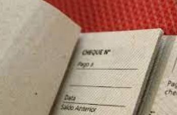 Uso de cheque pelos brasileiros cai 21,9% no primeiro semestre, diz Febraban