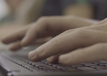 PIB desacelera, mas ainda cresce 0,4% no 2º trimestre, diz IBGE