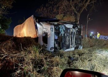 Pai, mãe e quatro filhos estão entre os mortos em acidente com caminhão, carros e moto na BR-153, diz PRF