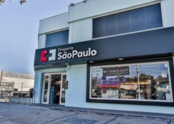 Rede de farmácias anuncia vagas de emprego para pessoas com mais de 50 anos; há oportunidades para a Bahia