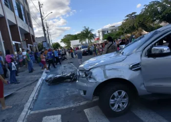 Motorista passa mal, atropela duas pessoas e capota veículo em Conceição do Coité