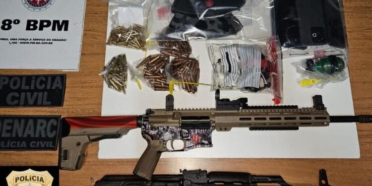 Dois homens morrem após confronto com policiais durante festa clandestina em destino turístico na Bahia