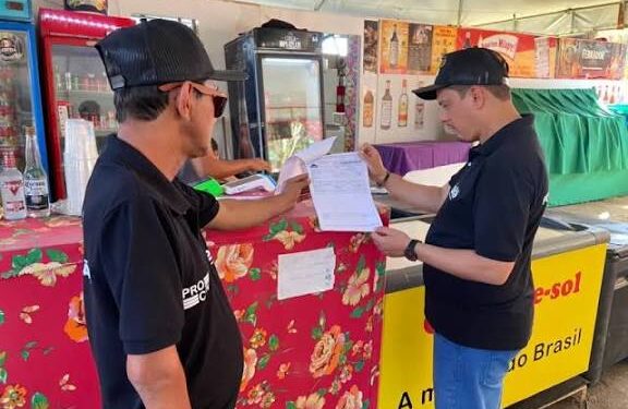 Expofeira 2025: Procon aplica auto de constatação em parque de diversão por descumprimento de notificação
