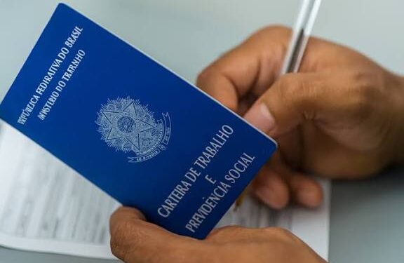 Desemprego recua para 5,6% em julho, menor nível da série histórica do IBGE