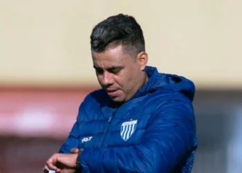 Vitória encaminha a contratação do técnico Jair Ventura