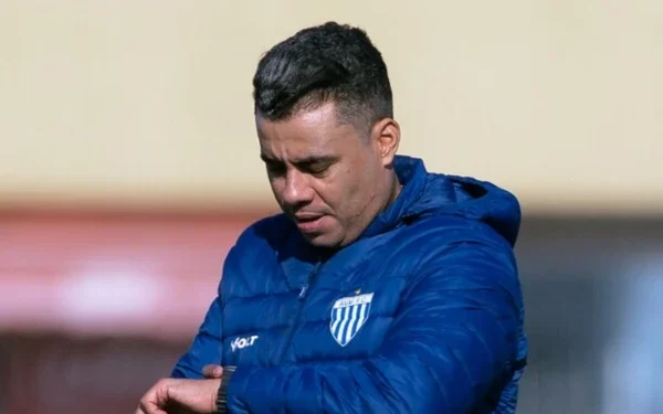 Vitória encaminha a contratação do técnico Jair Ventura