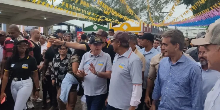 Expofeira 2025 é aberta oficialmente com presença do governador Jerônimo Rodrigues e do prefeito José Ronaldo
