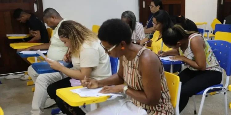 Prova para seleção de diretores e vice-diretores da rede municipal acontece domingo na UEFS