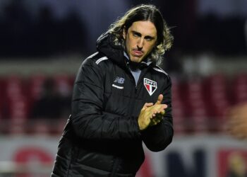 Fluminense encaminha acerto com Luís Zubeldía