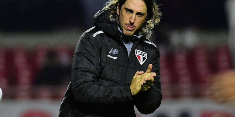 Fluminense encaminha acerto com Luís Zubeldía