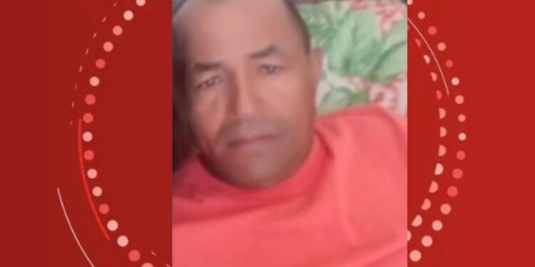 Idoso morre após ser atropelado por escavadeira enquanto entregava marmita para operador da máquina na Bahia