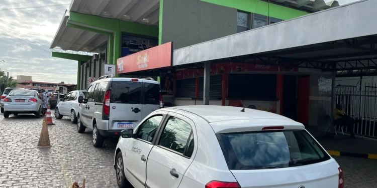 Taxistas de Feira de Santana terão que passar por novo curso obrigatório de qualificação