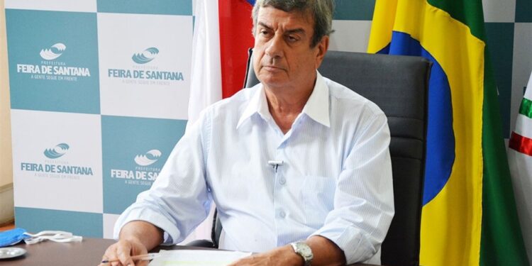 TCM multa ex-prefeito de Feira de Santana por superfaturamento em contratos de saúde