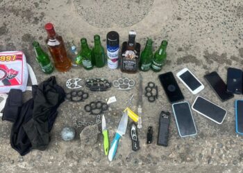 Mais de 40 torcedores são detidos com granada artesanal, facas e soqueiras em Salvador