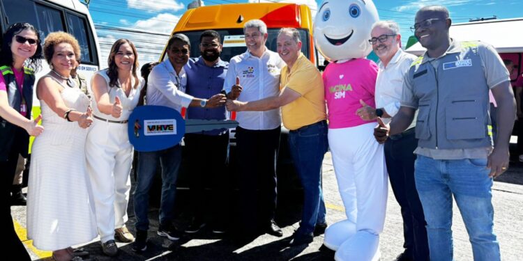Feira de Santana recebe vacimóvel para ampliar acesso à vacinação