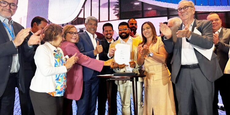 Secretário Rodrigo Matos assina termo de convênio para construção da nova Policlínica Municipal de Feira de Santana