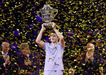 João Fonseca é campeão do ATP 500 da Basileia e conquista maior título de um brasileiro desde Guga