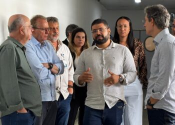 Prefeito e secretários visitam o Hospital Couto Maia, referência em modelo de parceria público-privada